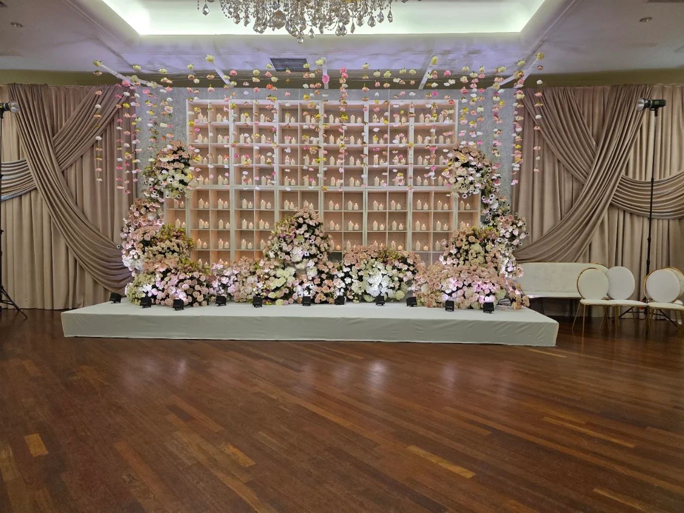 Ateres Chynka hall with the stage set in flowers and candles